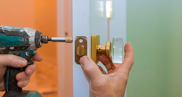 Broken Door Knob Fix in Holiday, FL